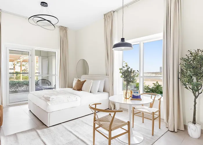 Silkhaus Sea View Studio | Marina Rise Tower